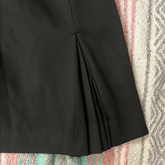 Elegant Black Women's Skirt - Picture 2 of 3